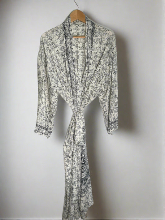 Black_and_white_silk_kimono_robe